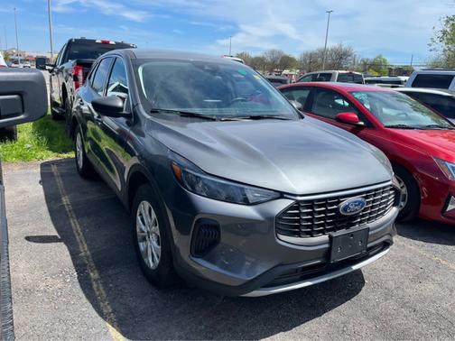 Carbonized Gray Metallic 2023 Ford Escape Active