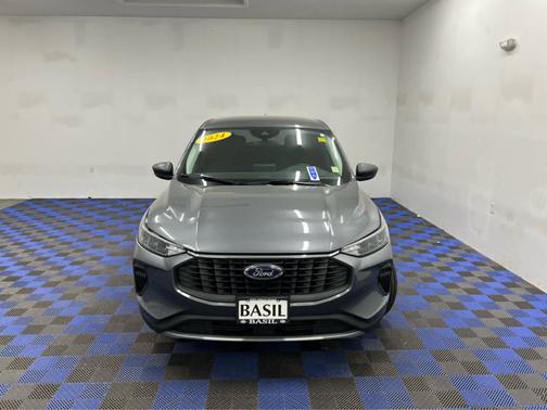 Carbonized Gray Metallic 2023 Ford Escape Active