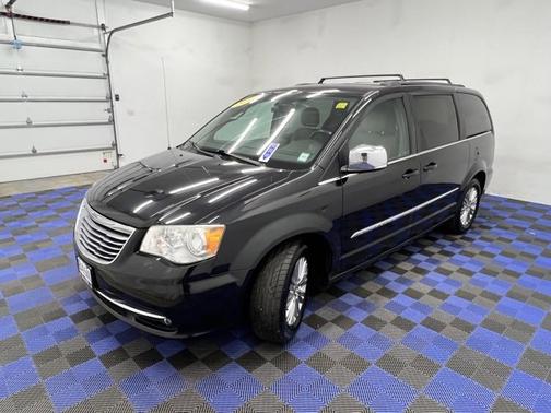2015 Chrysler Town & Country Touring-L