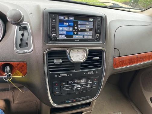 2015 Chrysler Town & Country Touring-L