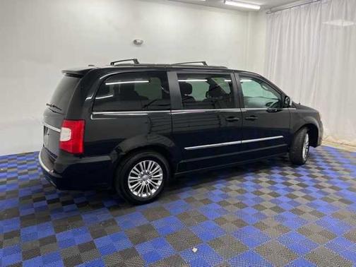 2015 Chrysler Town & Country Touring-L