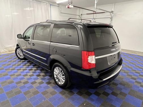 2015 Chrysler Town & Country Touring-L