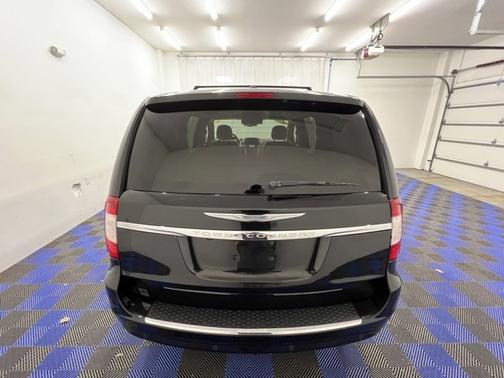 2015 Chrysler Town & Country Touring-L