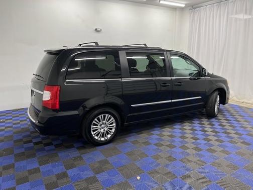 2015 Chrysler Town & Country Touring-L
