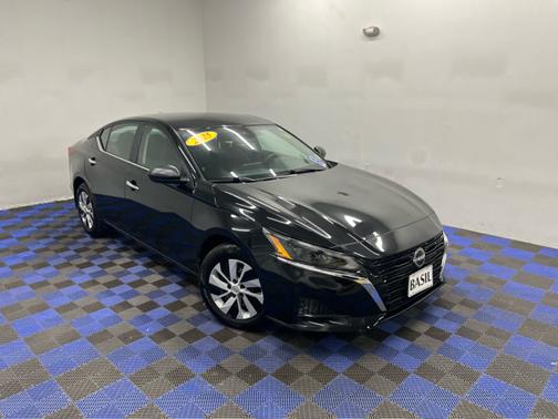 Super Black 2025 Nissan Altima S