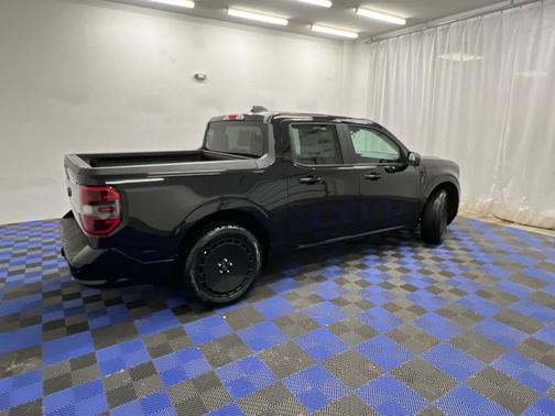 Shadow Black 2026 Ford Maverick Lobo Standard