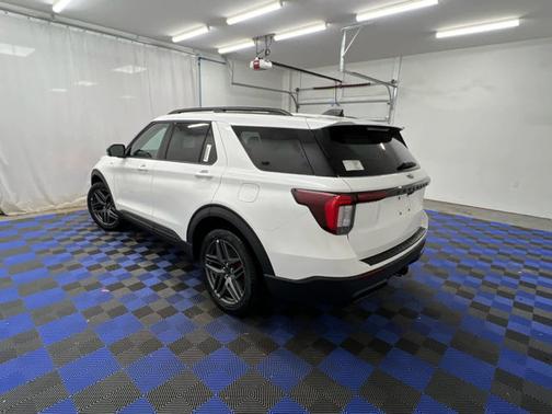 Star White Metallic Tri-Coat 2026 Ford Explorer ST-Line