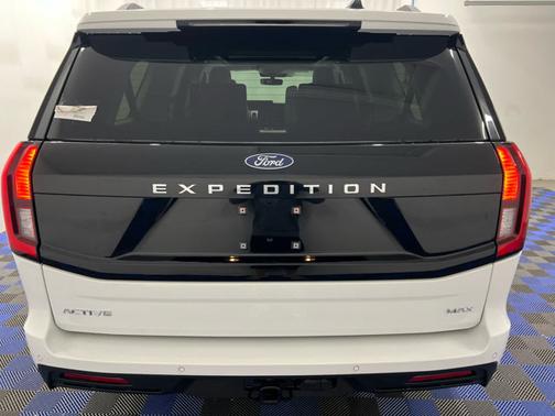 Oxford White 2026 Ford Expedition Max Active