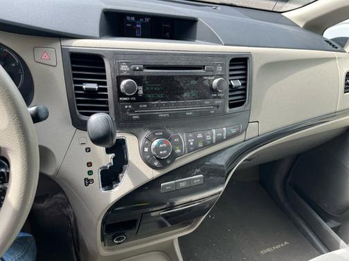 Cypress Pearl 2013 Toyota Sienna LE