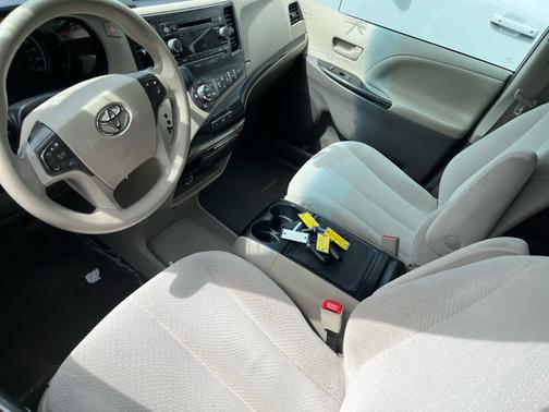 Cypress Pearl 2013 Toyota Sienna LE