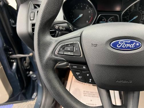 Baltic Sea Green Metallic 2019 Ford Escape SE