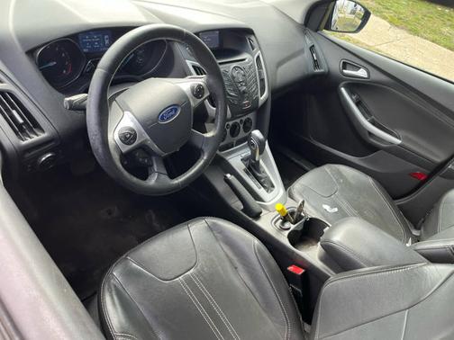 Tuxedo Black Metallic 2014 Ford Focus SE