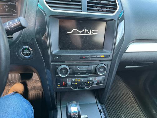 Blue Jeans Metallic 2016 Ford Explorer XLT