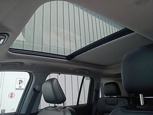 Diamond Black Crystal Pearlcoat 2023 Jeep Grand Cherokee 4xe 30th Anniversary