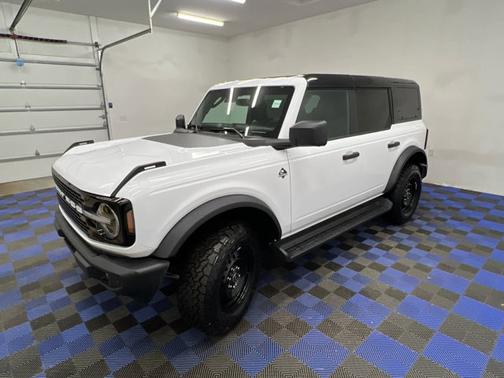 Oxford White 2026 Ford Bronco Outer Banks