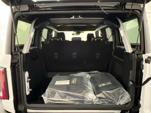 Oxford White 2026 Ford Bronco Outer Banks