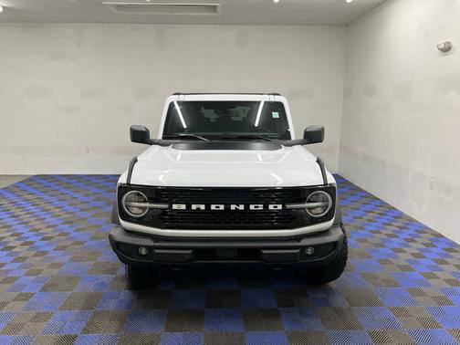 Oxford White 2026 Ford Bronco Outer Banks