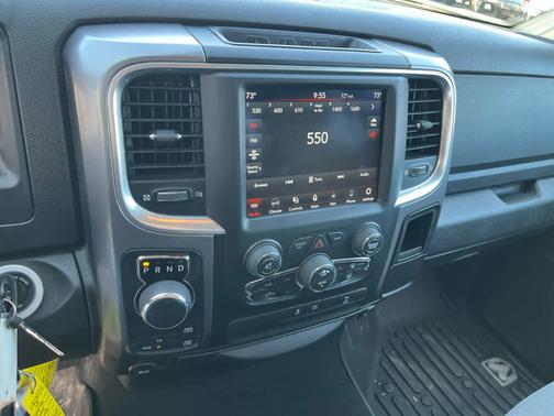Diamond Black Crystal Pearlcoat 2022 RAM 1500 SLT