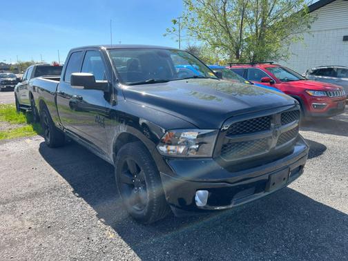 Diamond Black Crystal Pearlcoat 2022 RAM 1500 SLT