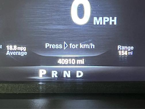 Diamond Black Crystal Pearlcoat 2022 RAM 1500 SLT