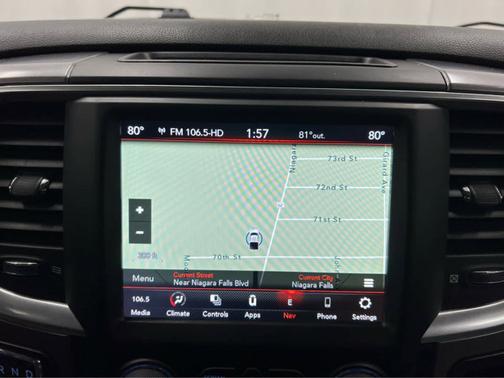Diamond Black Crystal Pearlcoat 2022 RAM 1500 SLT