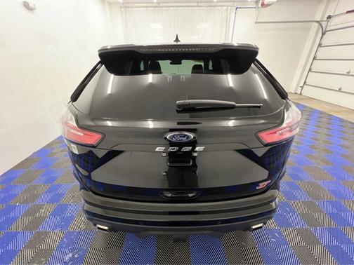 Agate Black Metallic 2023 Ford Edge ST