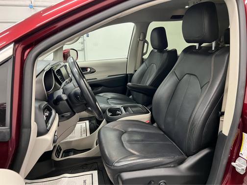 Velvet Red Pearlcoat 2020 Chrysler Pacifica Touring L