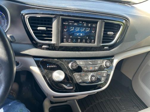 Velvet Red Pearlcoat 2020 Chrysler Pacifica Touring L