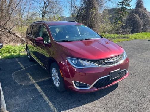 Velvet Red Pearlcoat 2020 Chrysler Pacifica Touring L