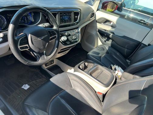 Velvet Red Pearlcoat 2020 Chrysler Pacifica Touring L