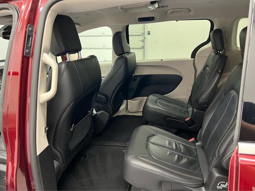 Velvet Red Pearlcoat 2020 Chrysler Pacifica Touring L
