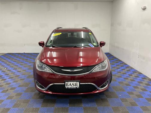 Velvet Red Pearlcoat 2020 Chrysler Pacifica Touring L