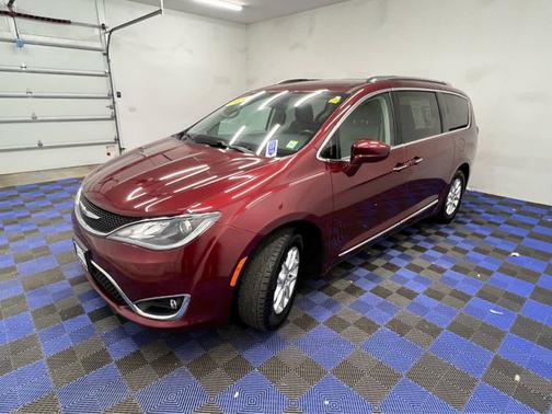 Velvet Red Pearlcoat 2020 Chrysler Pacifica Touring L