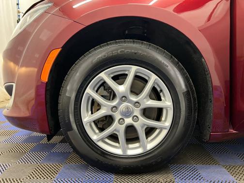 Velvet Red Pearlcoat 2020 Chrysler Pacifica Touring L