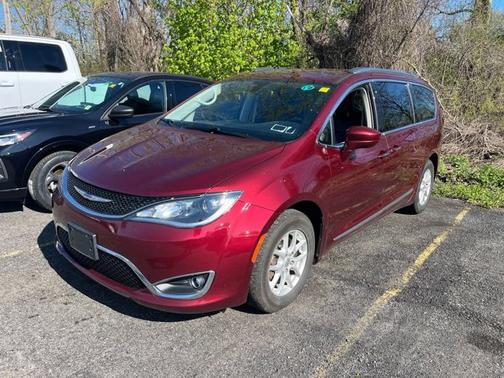 Velvet Red Pearlcoat 2020 Chrysler Pacifica Touring L