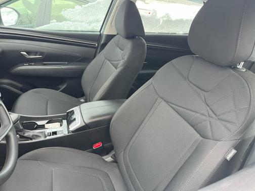 2022 Hyundai TUCSON SE