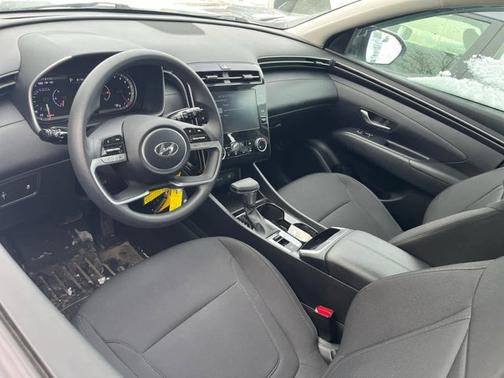 2022 Hyundai TUCSON SE