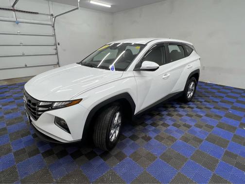 2022 Hyundai TUCSON SE