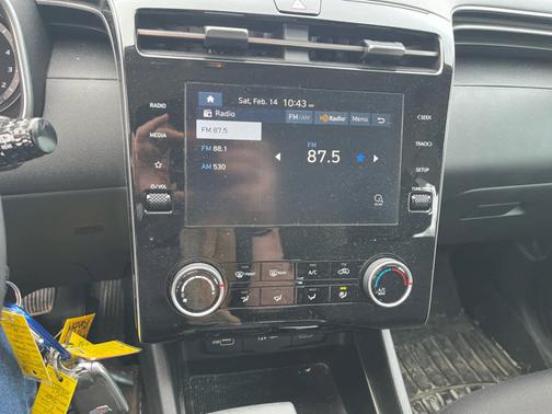 2022 Hyundai TUCSON SE