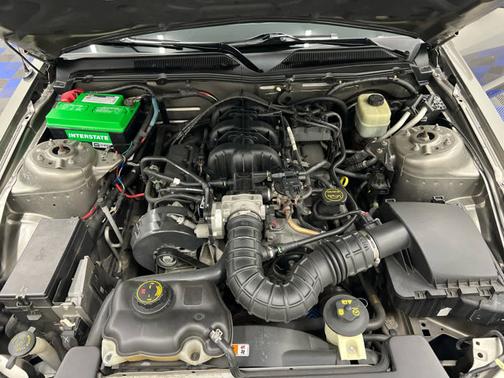 2005 Ford Mustang Deluxe