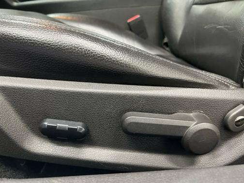 2005 Ford Mustang Deluxe
