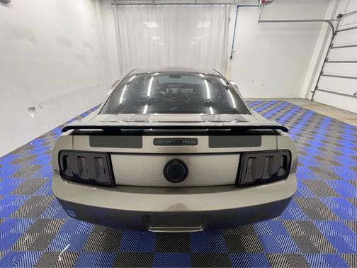 2005 Ford Mustang Deluxe