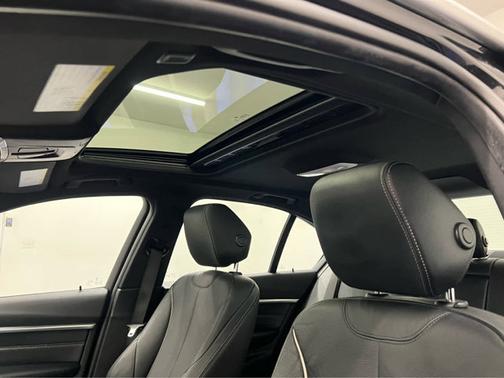 2018 BMW 330 i xDrive