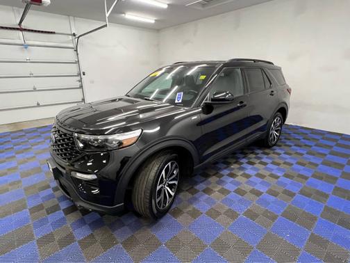 Agate Black Metallic 2023 Ford Explorer ST-Line