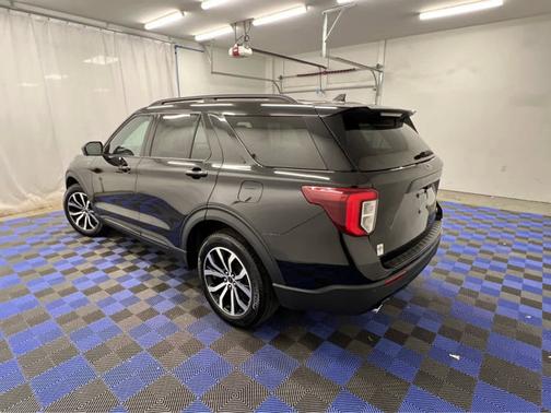 Agate Black Metallic 2023 Ford Explorer ST-Line