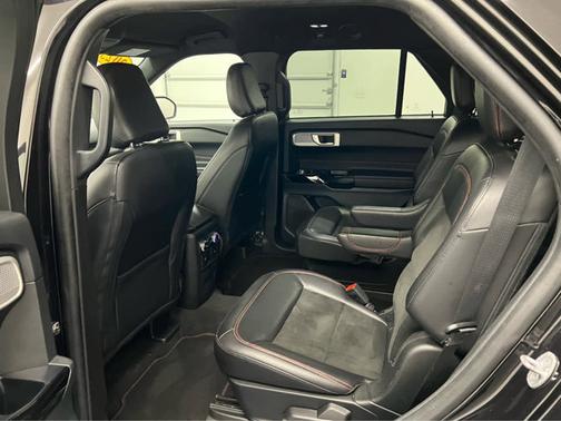 Agate Black Metallic 2023 Ford Explorer ST-Line