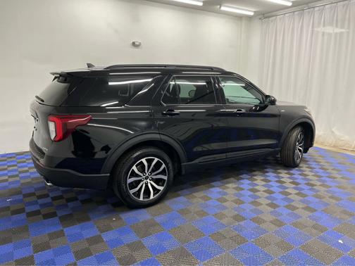 Agate Black Metallic 2023 Ford Explorer ST-Line