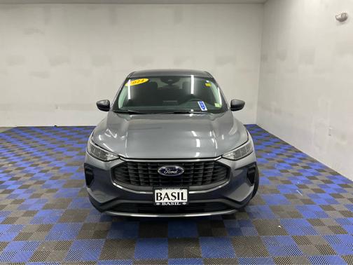 Carbonized Gray Metallic 2024 Ford Escape Active