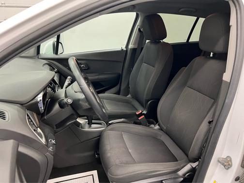Summit White 2019 Chevrolet Trax LT