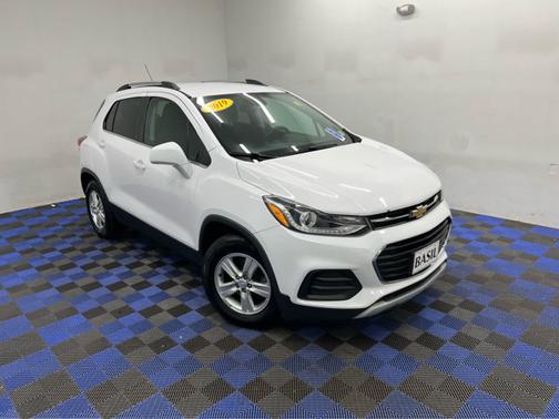 Summit White 2019 Chevrolet Trax LT